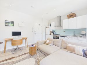 Living- click for photo gallery